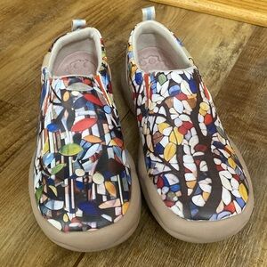 Unbranded unisex colorful tree/leaf print loafers
Size 8 men’s, 9.5 women’s
